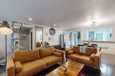 Image de Modern condo w/ shared pool, pool spa, & tennis courts - close to Asu, airport