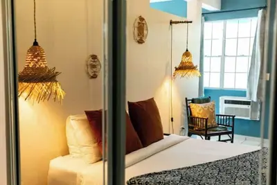 Image de N1 Beach Apartment - 1 Bd steps away from beach