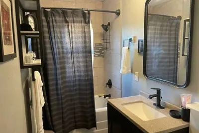 Image de 4 Bed Cozy Home closely located near downtown