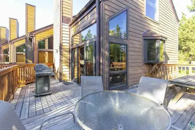 Image de Scenic Ski-In/Ski-Out Townhome | Resort Perks