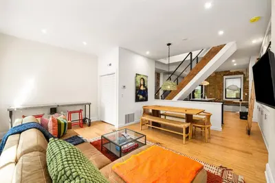 Image de Lux Hidden Gem, 2bd w/ Patio Steps from All Otr