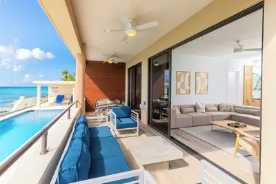 Image de SeaDreams #1: Newly Built Oceanfront Condos w/Rooftop Lounge + Pool & Heated Spa