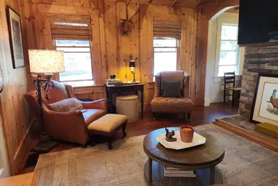 Image de Walkable to Downtown from Family Friendly Mountain House! - No Cleaning Fees