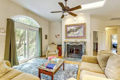 Image de All-Season Outdoor Base Camp: Gold Country Home!