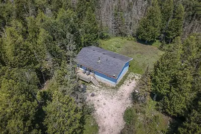 Image de Northern Blue – Tranquil Forest Cabin w/ Fireplace