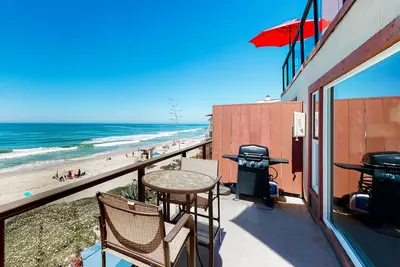 Image de 3009 Ocean St Unit C & D 2br Oceanfront 2nd FLoor