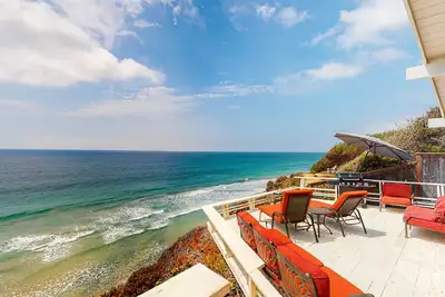 Image de 228 Neptune Lovely beachfront house with wood-burning fireplace, W/D, central Ac & deck