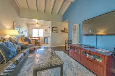 Image de Heart of the Village Cozy, private condo right in the village - just steps from the beach