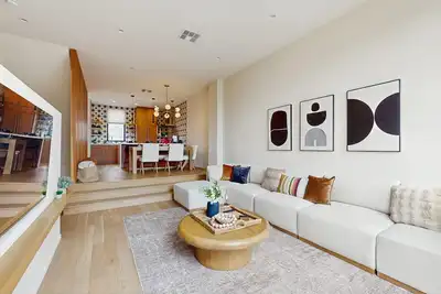 Image de Sea & Stroll Abode - Beautiful dog friendly home in Carlsbad Village w/private grill, backyard, W/D