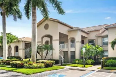 Image de Gorgeous Lake View Condo 2 Bed, 2 Bath in Beautiful Estero, Fl – Fully Furnished