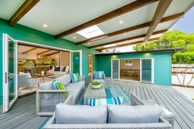 Image de Cardiff Allure Luxury beach cottage with private hot tub & Ev Charger- walk to water