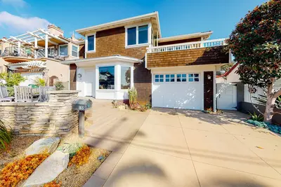 Image de Sycamore Beach Retreat Fantastic Family House 1/2 Block From Beach w/Private W/D, WiFi, Central Ac