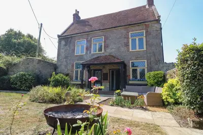 Image de Glebe Garth, pet friendly, with hot tub in Niton