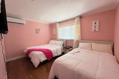 Image de Peaceful Affordable Huge House Near Paintball + Beaches + Parks