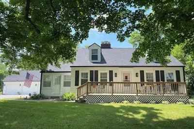 Image de 3-bedroom house in peaceful Zionsville Equestrian Historic District