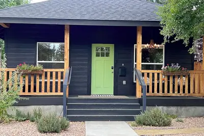 Image de Bend's Darling Bungalow - Walk to Old Downtown & River + Fire Pit