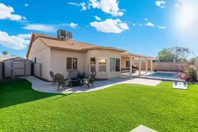 Image de Poolside Family Stay Near Cardinals & Dodgers