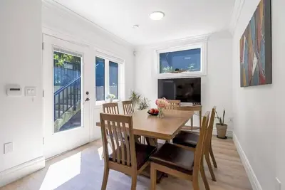 Image de Carol’s garden home in the best community