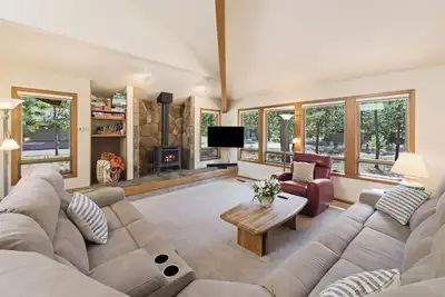 Image de Tokatee 1 - Open & Bright, A/C, Hot Tub, Gas Fireplace