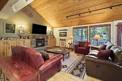 Tamarack 8 - Cute & Fun! Updated, Sharc, Bikes, Hot Tub