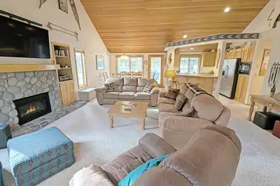 Pyramid Mt 7 - Hot Tub, Sharc, Mountain Decor