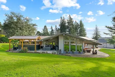 Image de Tranquil Retreat with Hot Tub/Swim Spa & Game Room