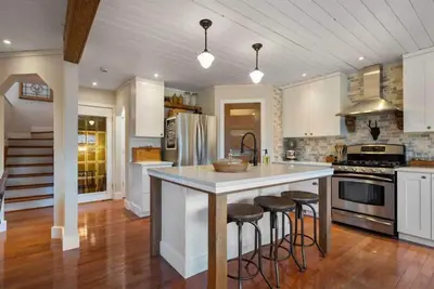 Image de Cozy & comfortable family home in Lake Chaparral.