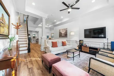 Image de Italian Market Elegance | 4br South Philly Home