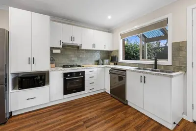 Image de Modern Townhouse in the Heart of Warrnambool’s Cbd