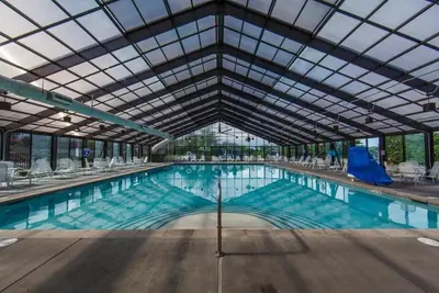 Image de All-Out Fun & Total Relaxation l Onsite Golf, Pools, Hot Tubs & Movies!