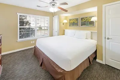 Image de Ultimate Getaway: 3 Villas, Pools, Golf, S’mores, Fishing & Games Access!