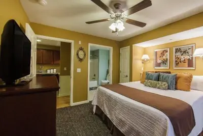 Image de Fun-Filled 4br Villa | Onsite Pools, Hot Tubs, Golf & Entertainment Access!