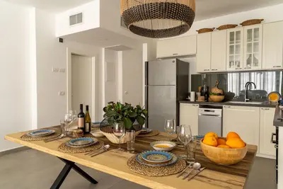 Image de Luxury 3 rooms Apt• Balcony• Parking | HaKerem A53