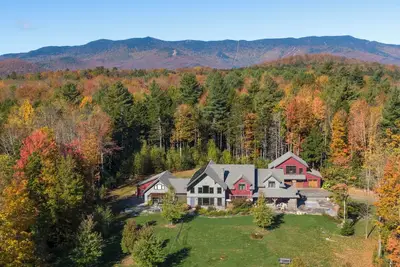 Image de The Vines  - 6000 sq. ft. Luxury Estate with Hot Tub & Mountain Views