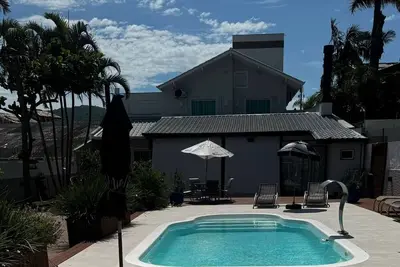 Image de Maravilhosa casa com 4 quartos em Florianópolis- frente mar