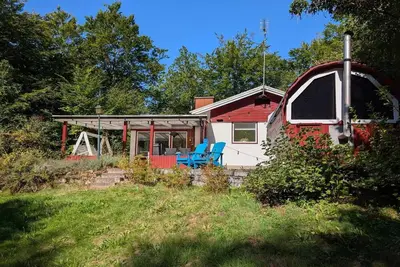 Image de Charmant chalet au bord du lac avec sauna