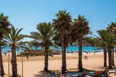 Image de Appartement Climatisé avec Garage - Plage à Pieds