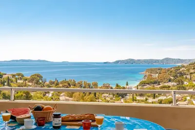 Image de Appartement chaleureux avec terrasse et parking au Lavandou