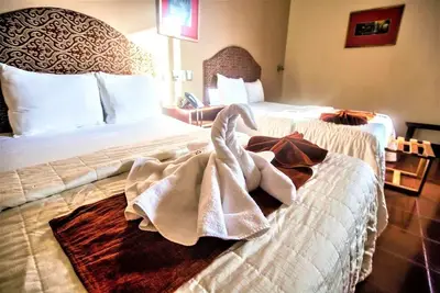 Image de Sunny Mérida Double Room Stay | Modern Suites with Pool and Colorful Charm