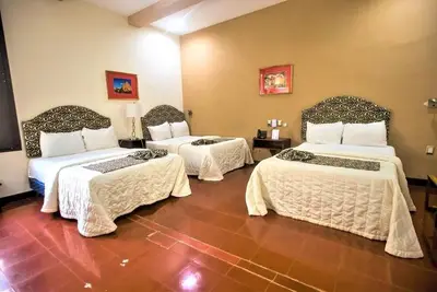 Image de Moonlit Mérida Escape | Poolside Triple Suites w/ WiFi, Ac & Bright Sunny Vibes