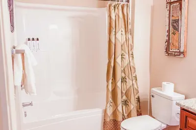 Image de Laurel Mountain Getaway - On Crooked Creek Trout Stream - Sleeps 22 - Hot Tub