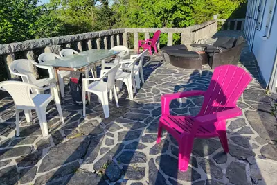 Image de Immense terrasse surplombant le lac et la forêt de huelgoat