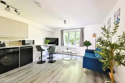 Image de Charming 1-Bed Flat in London – 3 Mins to Tube + Free Parking