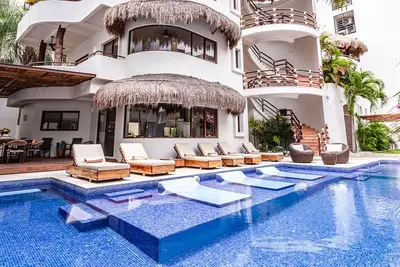 Image de Villa Mirasol:9br Downtown Playa del Carmen Retreat, 2 Pools, Steps to the Beach