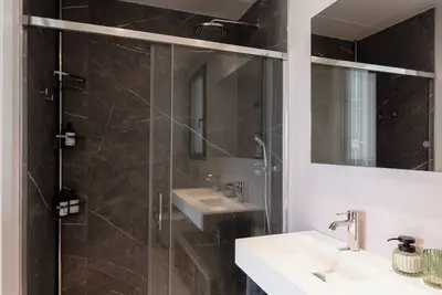 Image de 2 Bedrooms. 2 Bathrooms. Xl Terrace. Sea Orientation (322)