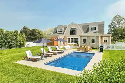 Image de Blue Haven: Brand New Luxurious Home w/ Pool Near Downtown