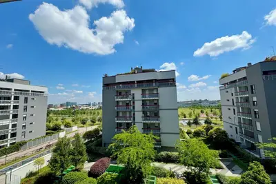 Image de Three bedrooms, two bathrooms (120 sqm), 10-min walk to subwayStation.