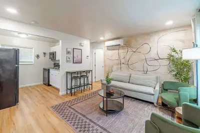 Image de Designer Living Pet-Friendly Unr 2br 1ba