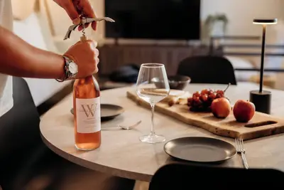 Image de *New 2br King Bed Home I Fire Pit I Backyard I Bbq I Parking I Near P. E. C.