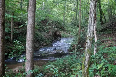 Image de Romantic Riverside Retreat with Waterfall Trail at Your Door